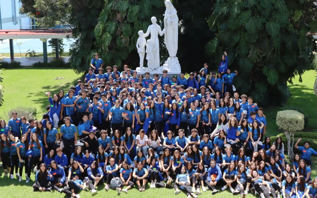Visita de la Secundaria Cervantes Bosque a la Prepa Loma