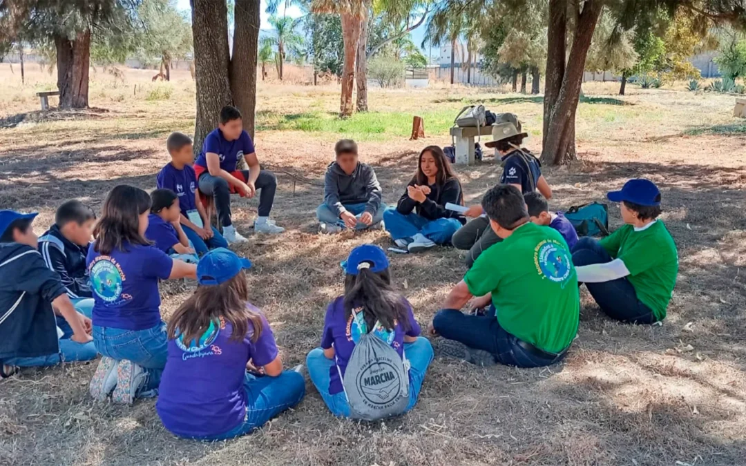 Estudiantes imparten taller de sustratos